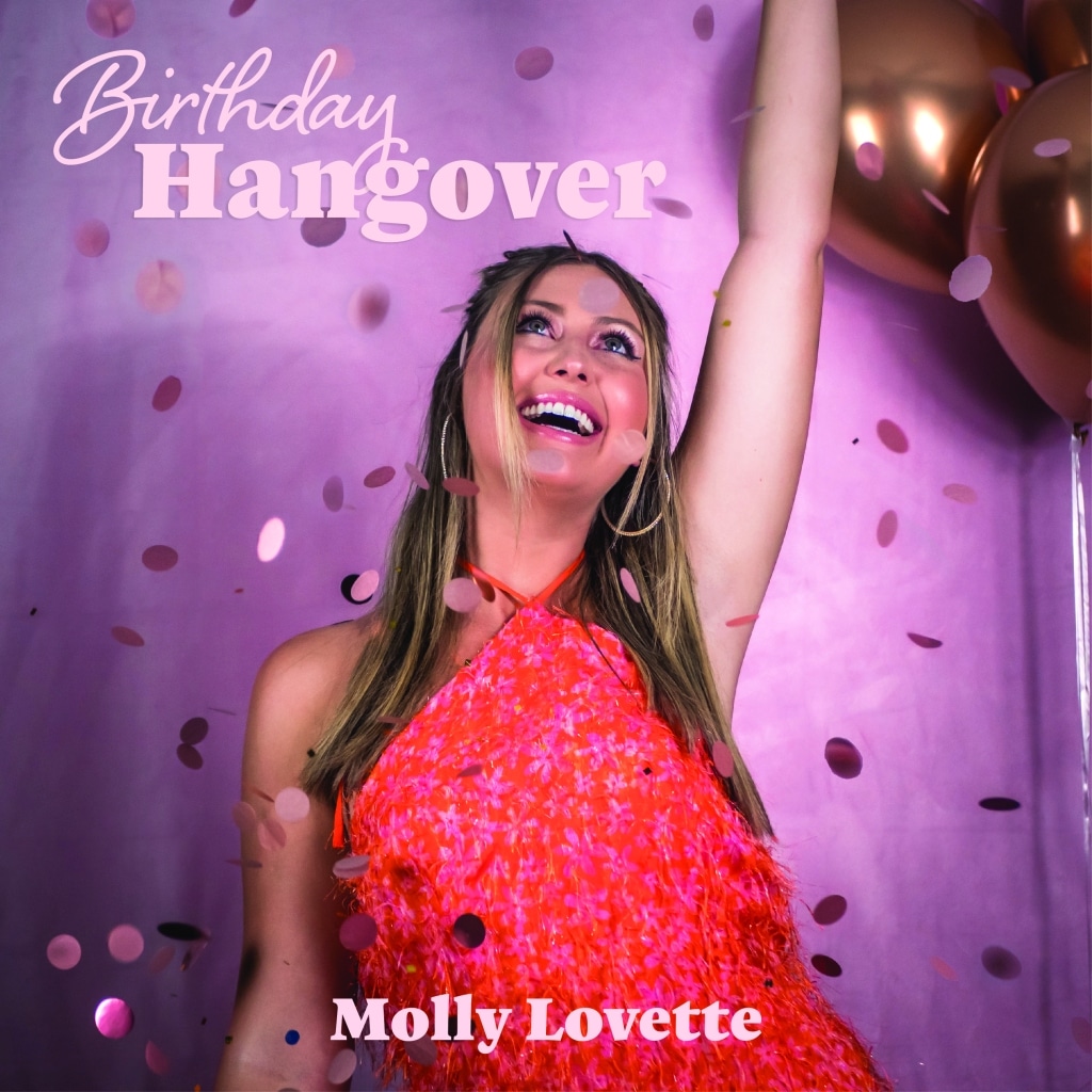 Molly Lovette hace que la fiesta comience con el nuevo
